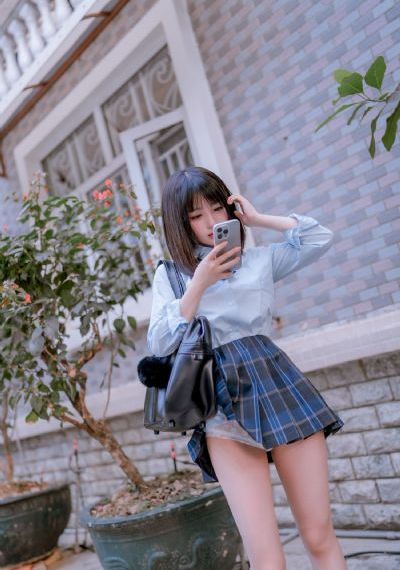 和闺蜜男友电影院疯狂做_在线播放高清