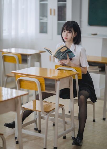 异世界迷宫的后宫生活_超清日韩免费观看